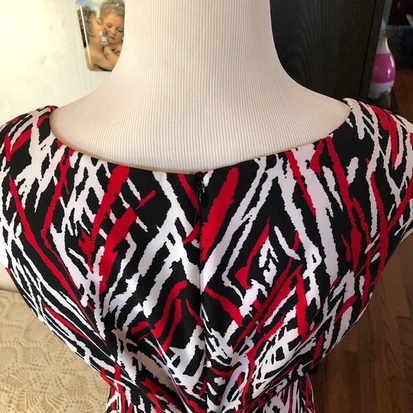 Ronni Nicole Shift Dress - Picture 5 of 8